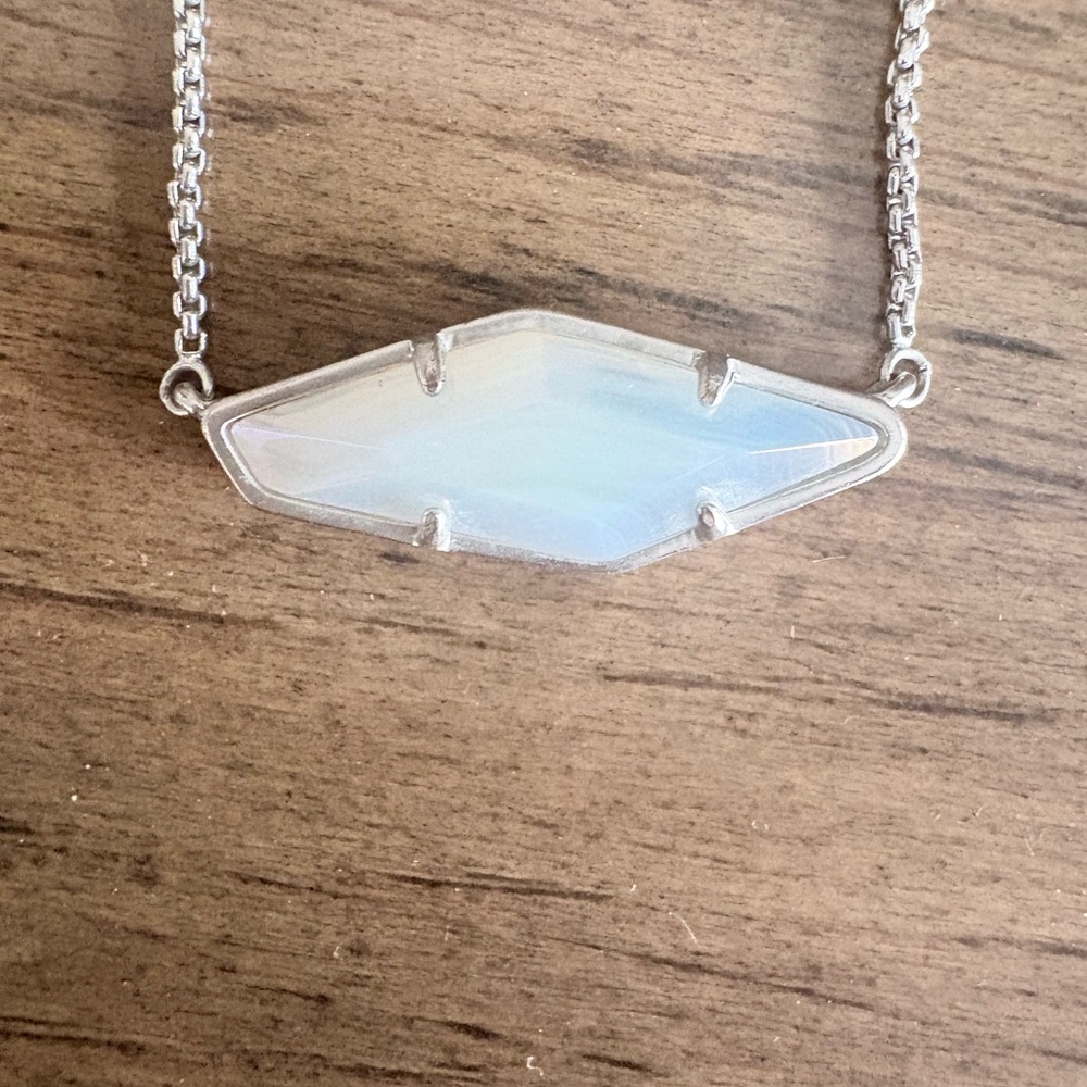 Kendra Scott Silver Necklace with Iridescent Pendant Mother of Pearl